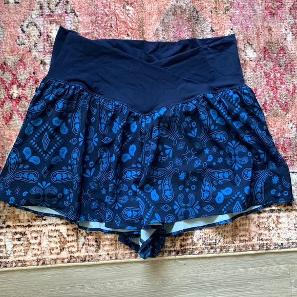 Aerie offline crossover shorts//Bandana print! - Picture 2 of 4